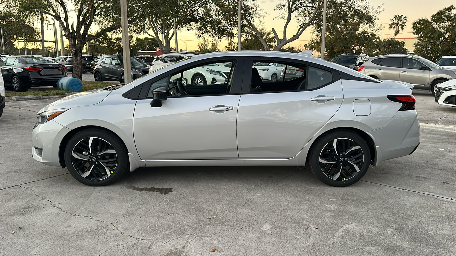 2025 Nissan Versa SR 4