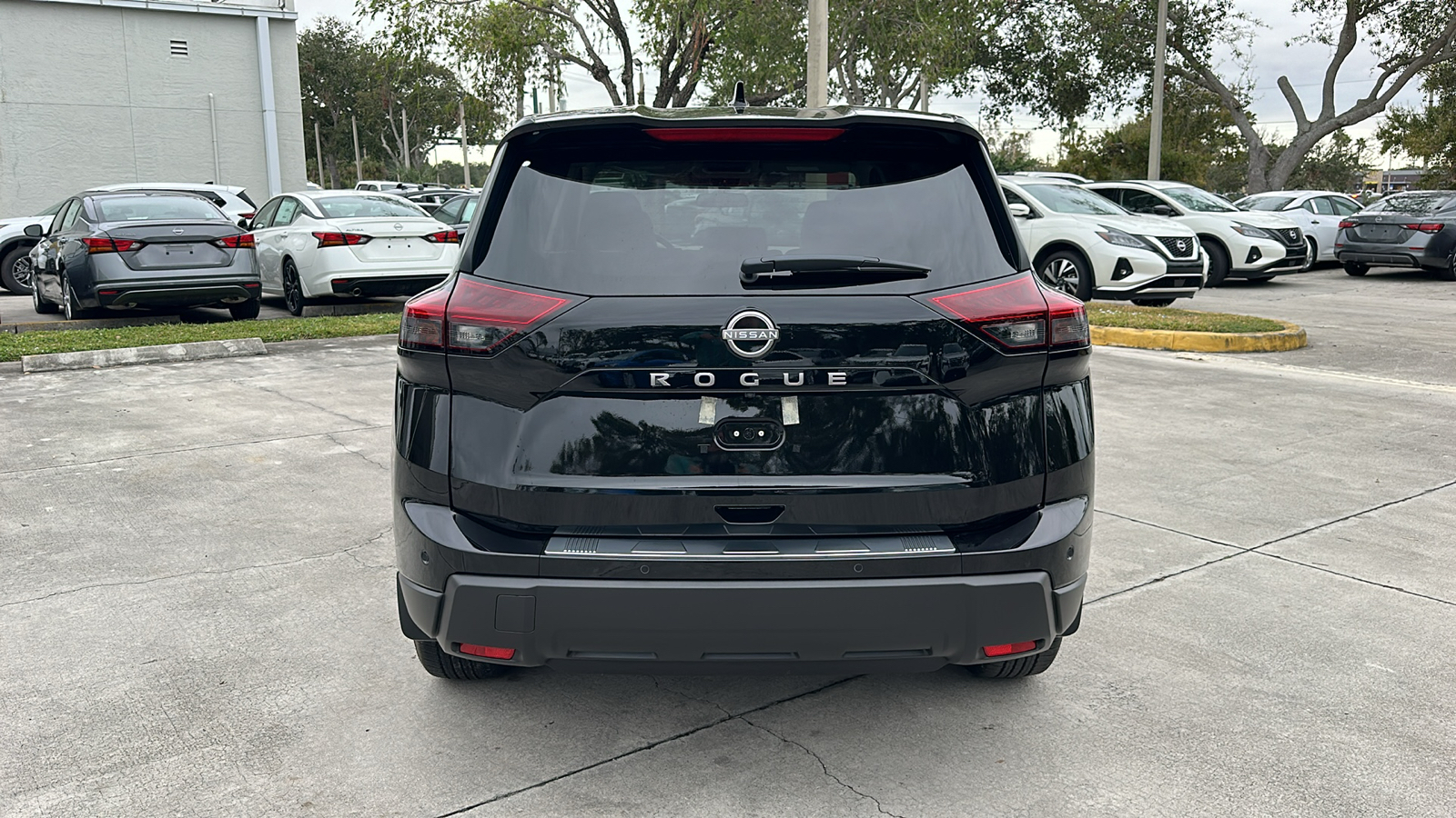 2025 Nissan Rogue SV 6