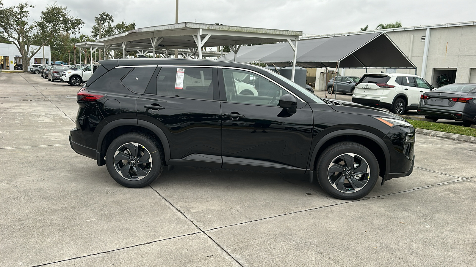 2025 Nissan Rogue SV 8