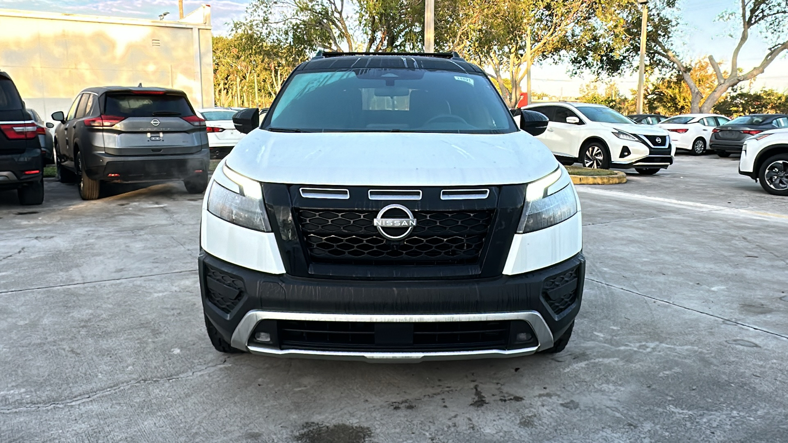 2025 Nissan Pathfinder SV 2