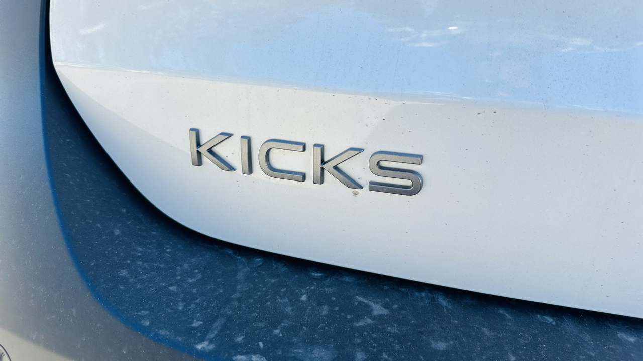 2025 Nissan Kicks SR 9