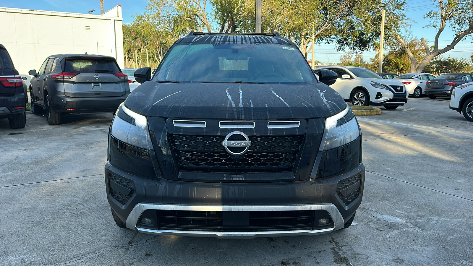 2025 Nissan Pathfinder SV 2