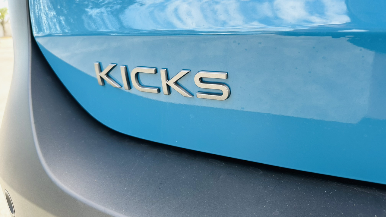 2025 Nissan Kicks SR 9