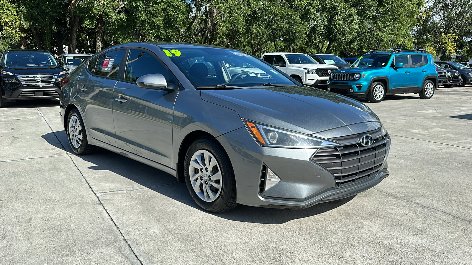 2019 Hyundai Elantra SE 1