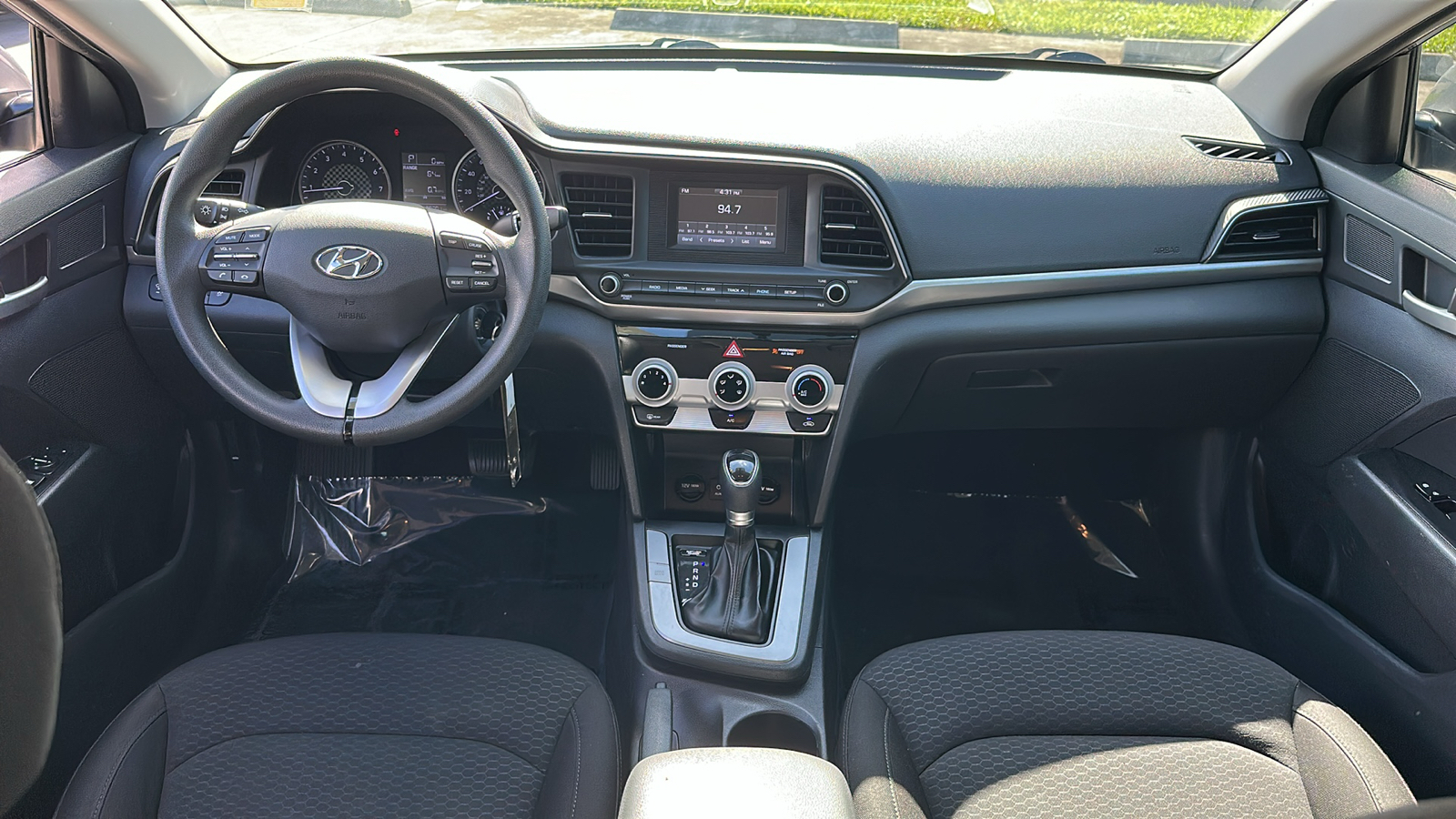 2019 Hyundai Elantra SE 14