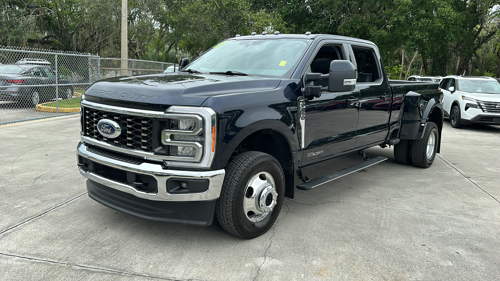 2023 Ford Super Duty F-350 DRW LARIAT 4