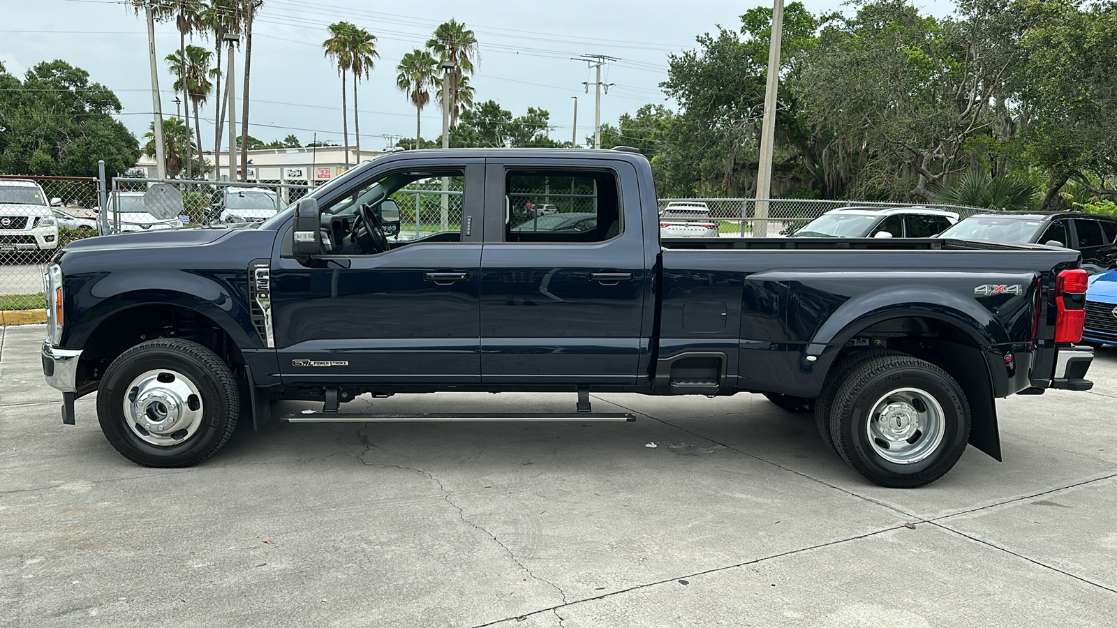 2023 Ford Super Duty F-350 DRW LARIAT 5