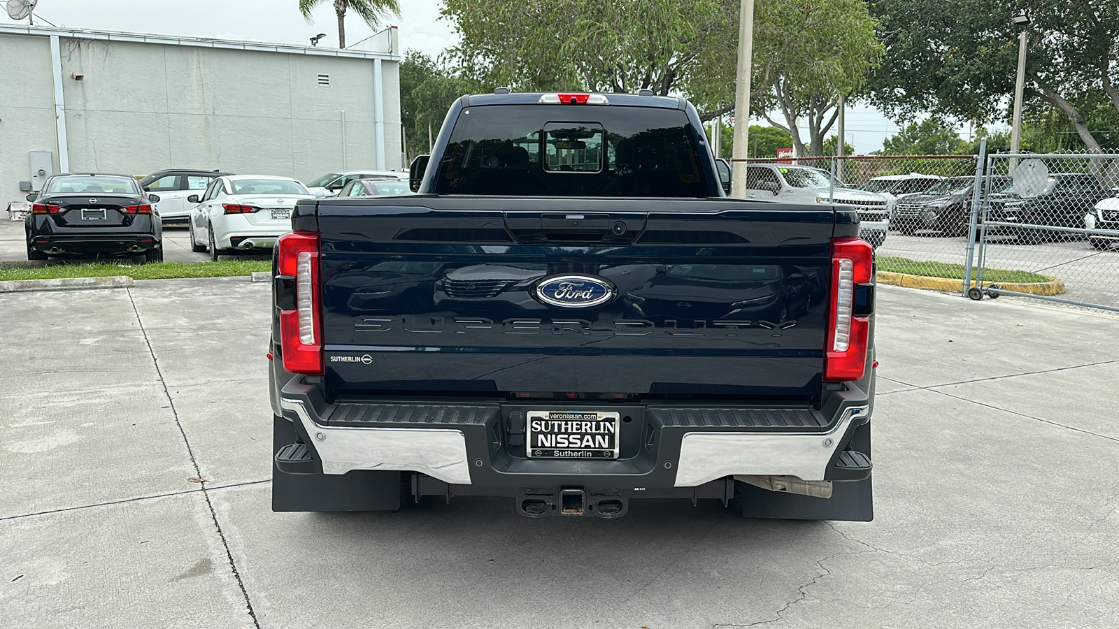 2023 Ford Super Duty F-350 DRW LARIAT 7