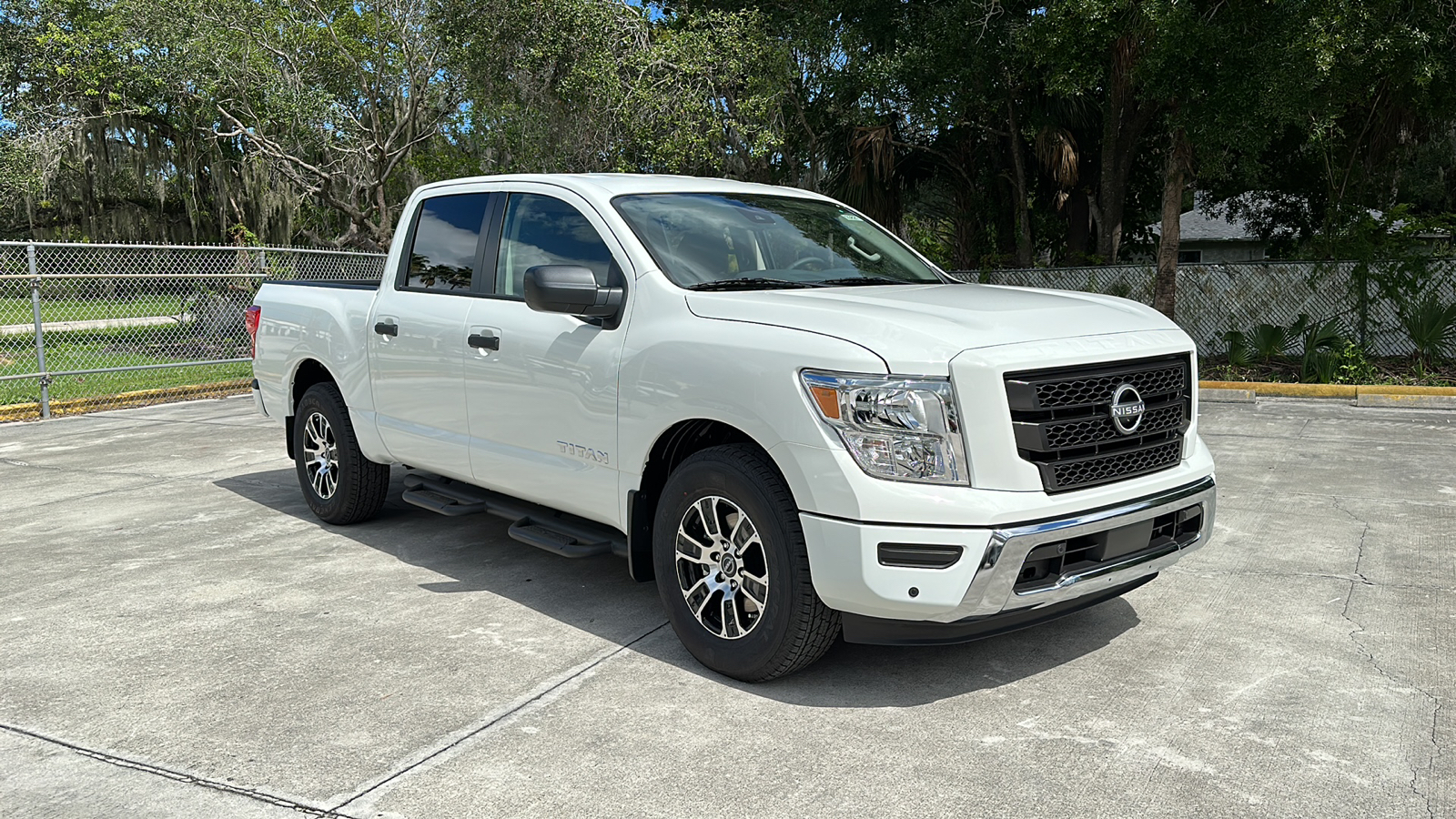 2024 Nissan Titan SV 1