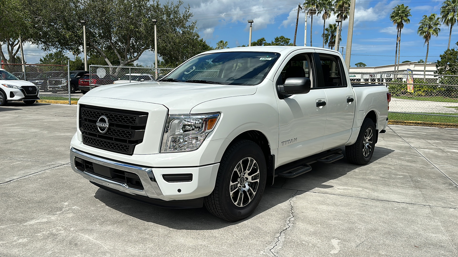 2024 Nissan Titan SV 3