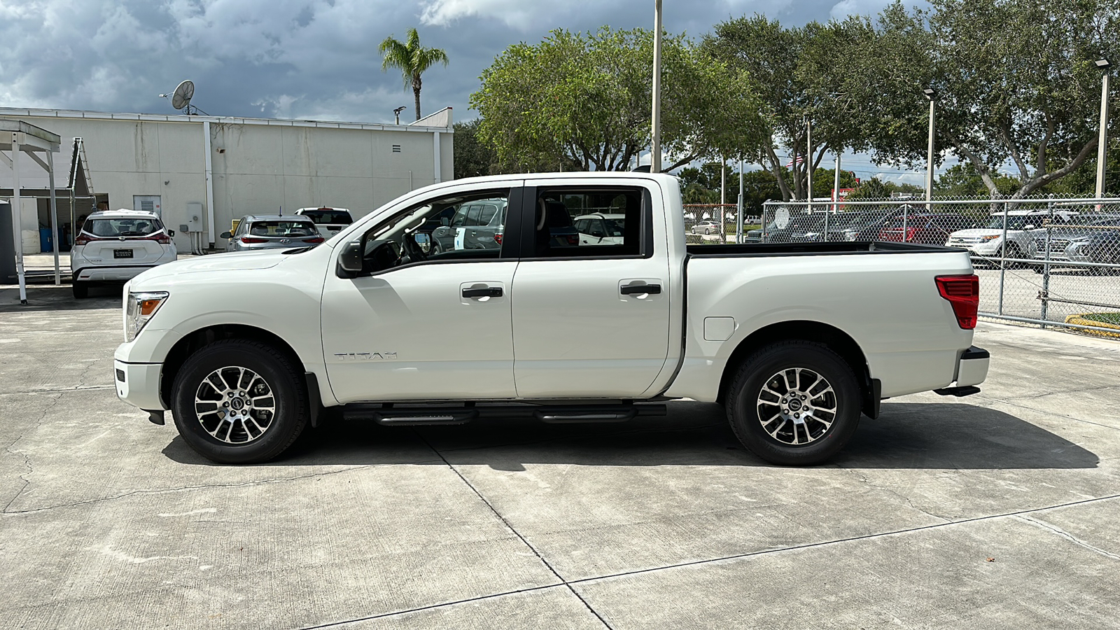 2024 Nissan Titan SV 4