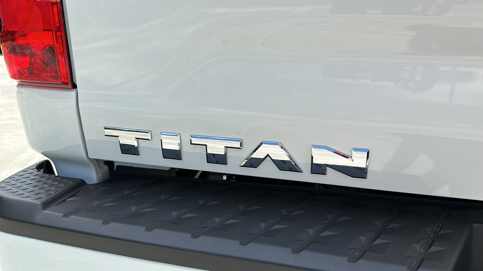 2024 Nissan Titan SV 9