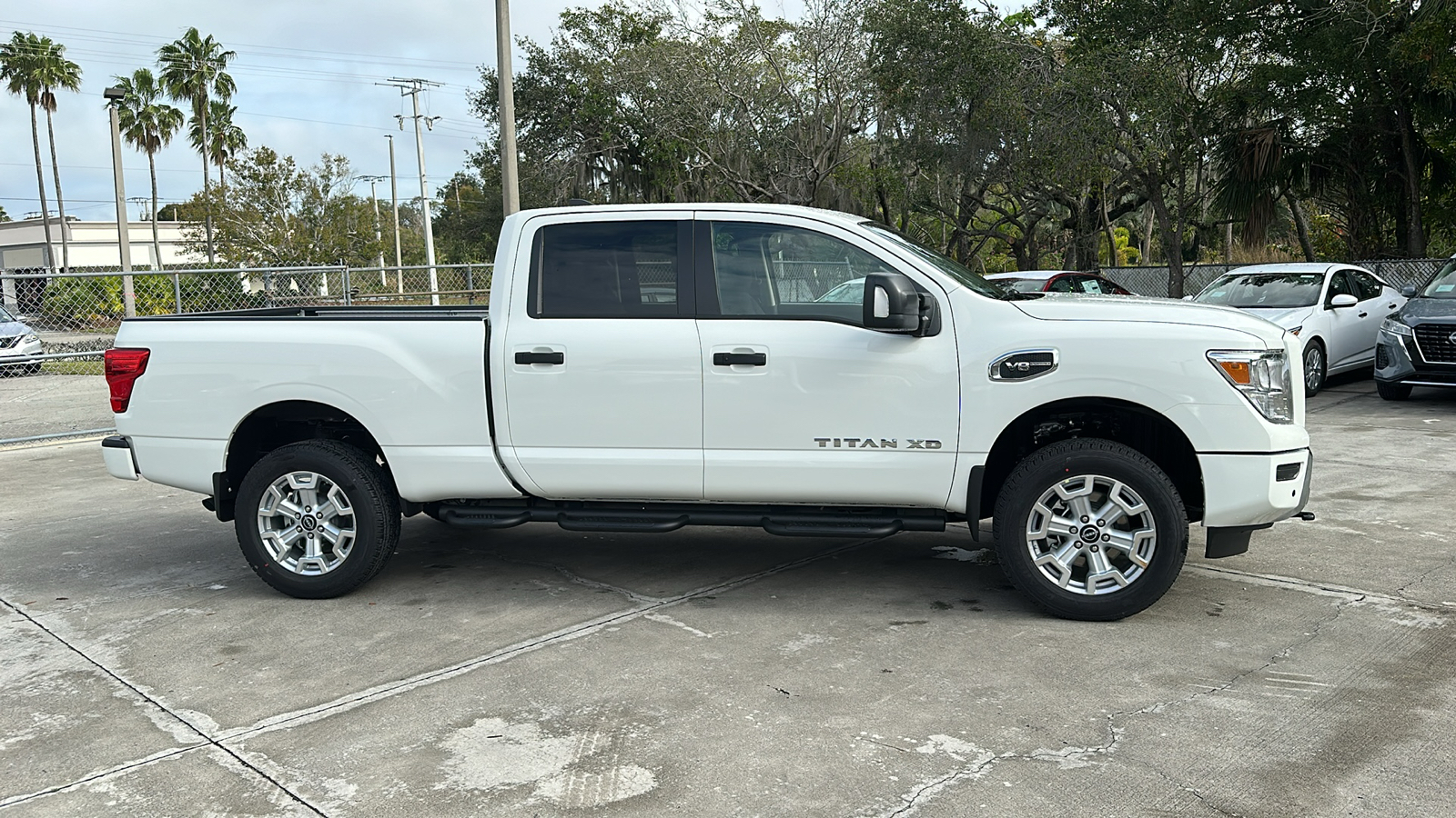 2024 Nissan Titan XD SV 8