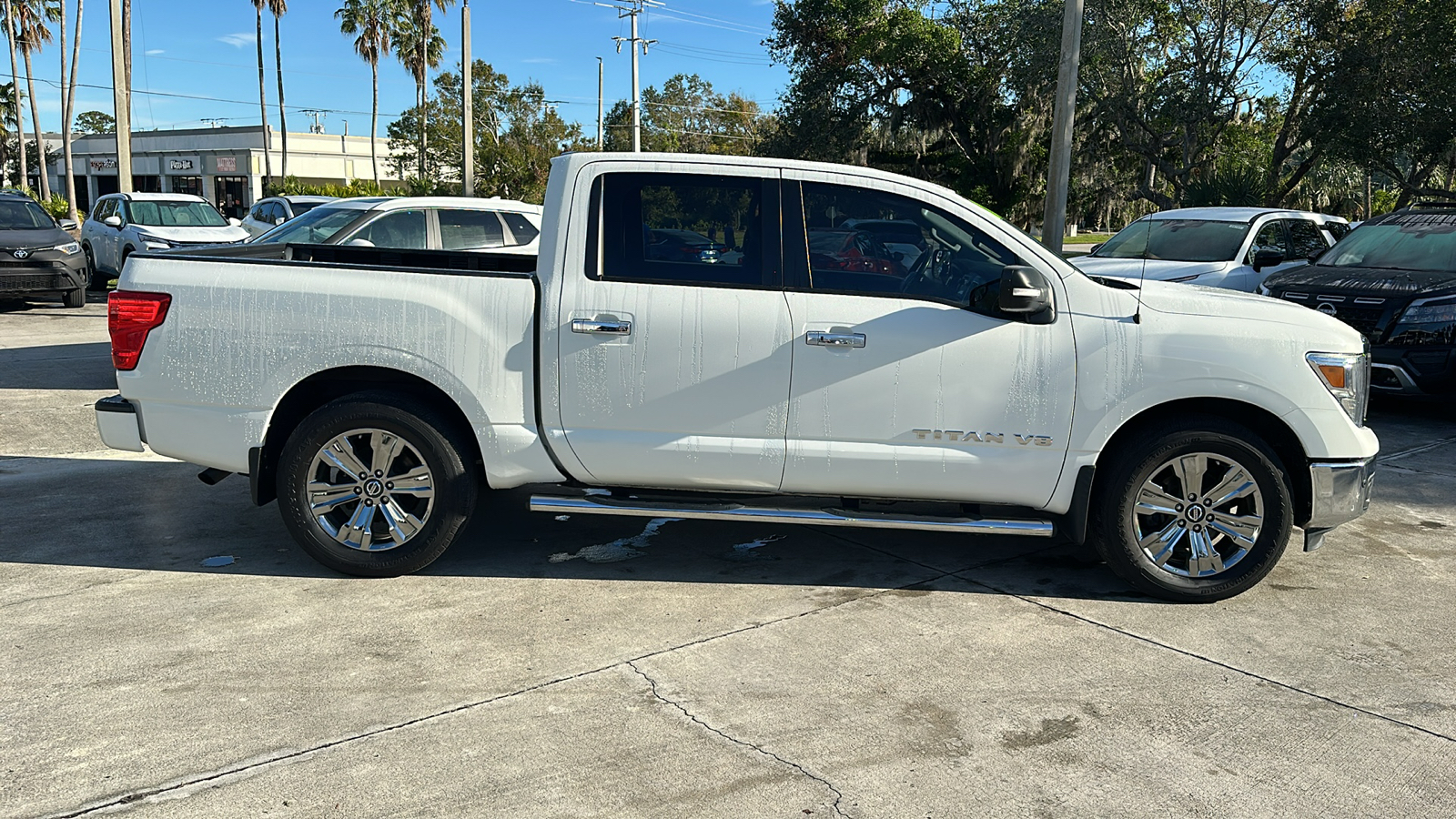 2018 Nissan Titan SV 8