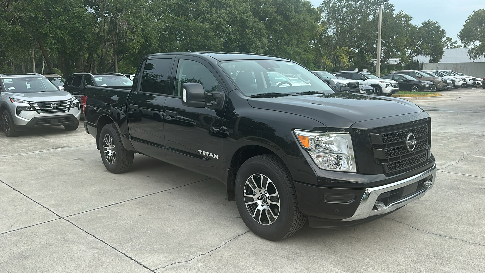 2024 Nissan Titan SV 1