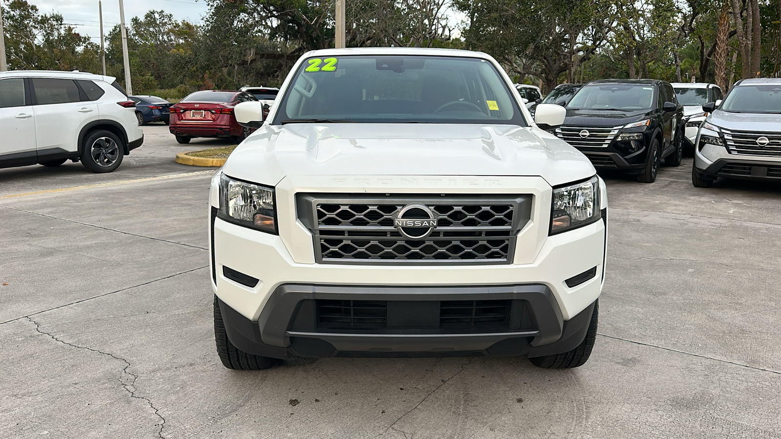 2022 Nissan Frontier SV 2