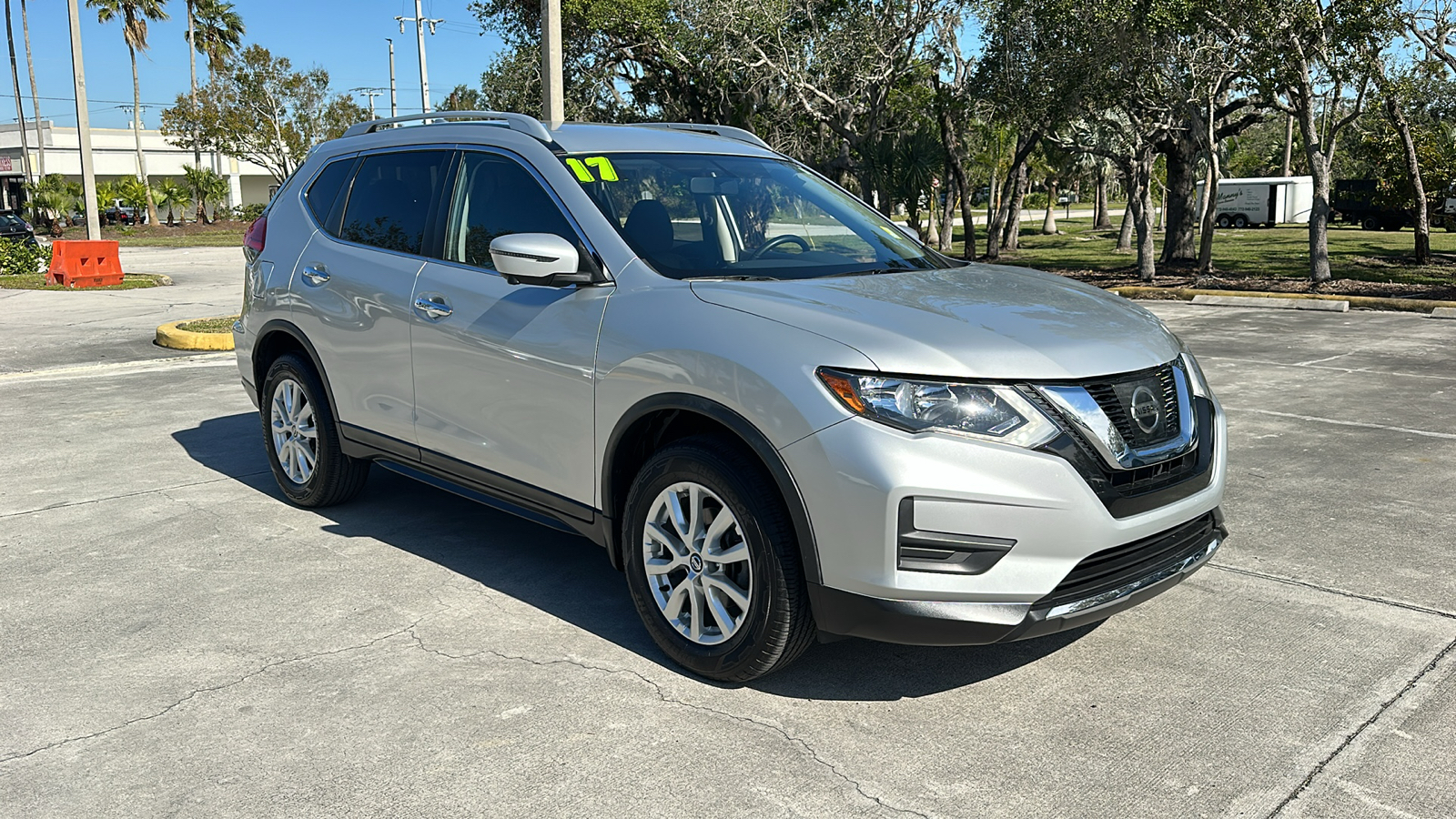 2017 Nissan Rogue SV 1