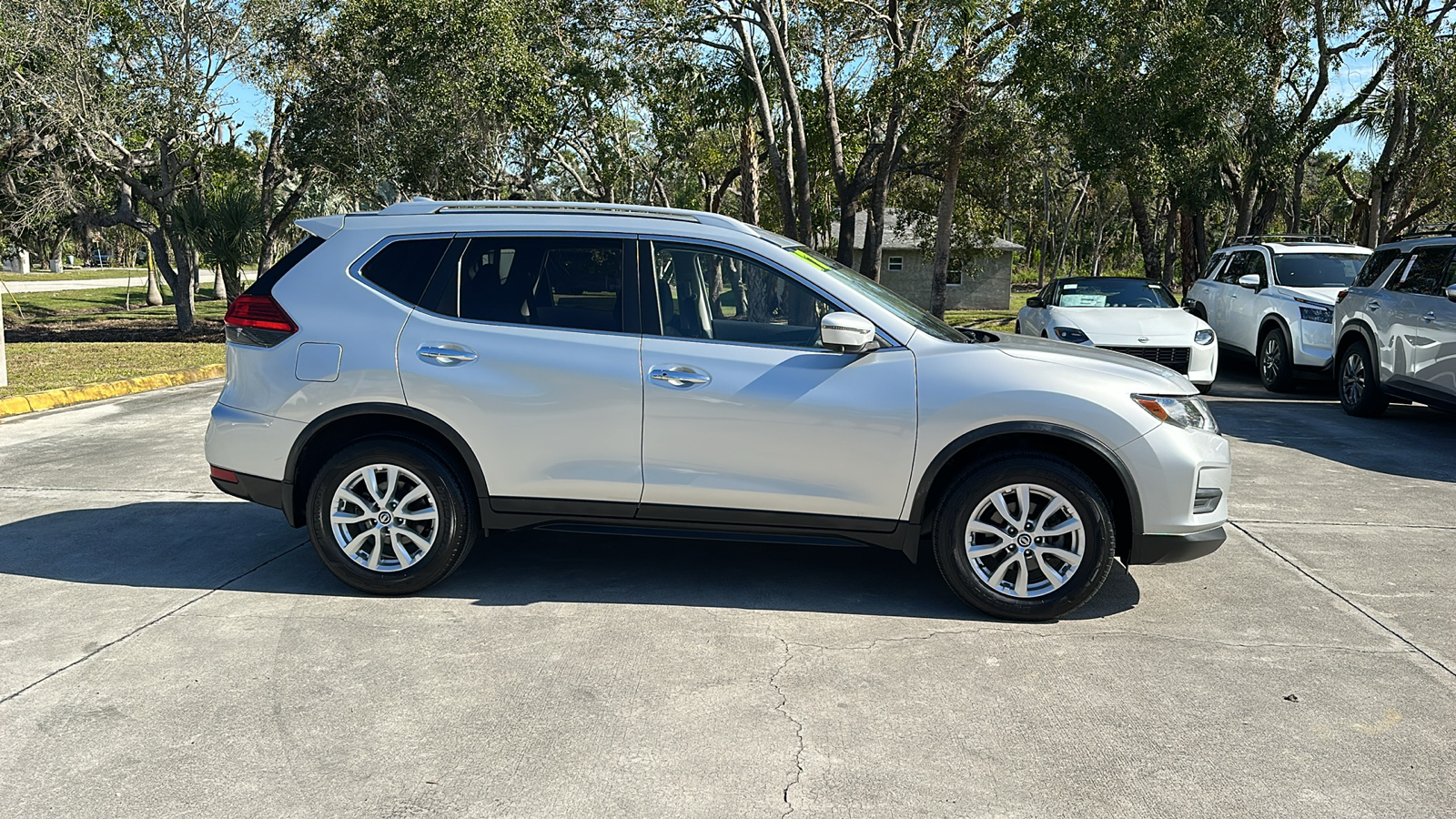 2017 Nissan Rogue SV 8