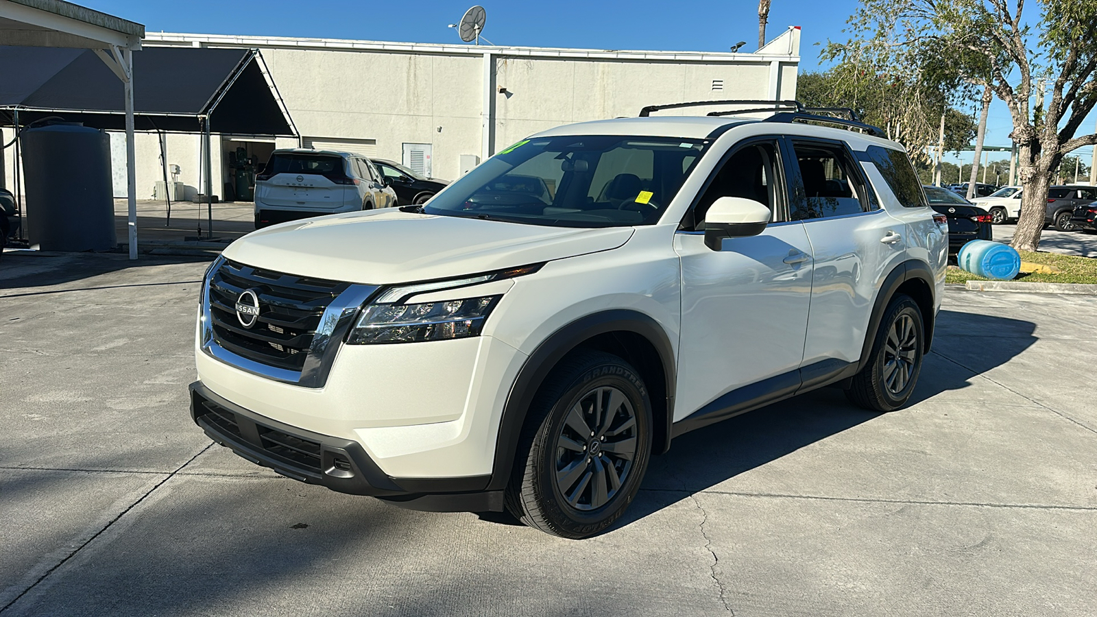 2022 Nissan Pathfinder SV 3