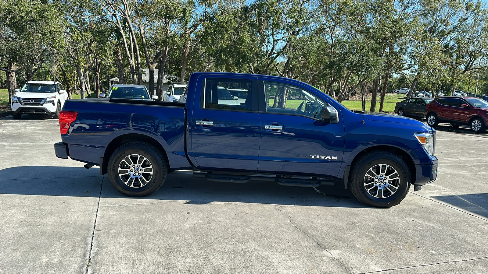 2021 Nissan Titan SV 8