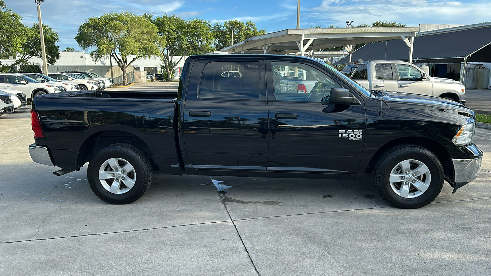 2022 Ram 1500 Classic SLT 9