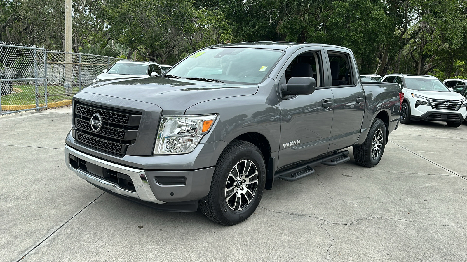 2024 Nissan Titan SV 4