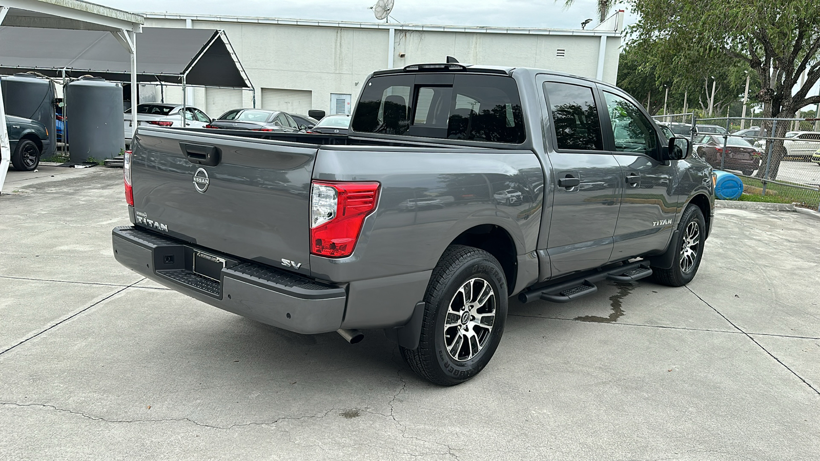 2024 Nissan Titan SV 8