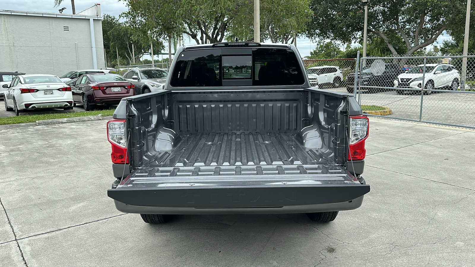 2024 Nissan Titan SV 32