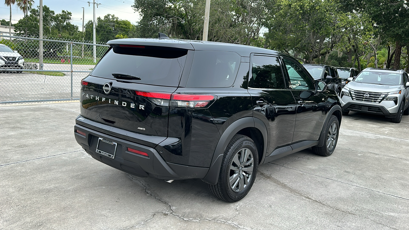 2024 Nissan Pathfinder S 8