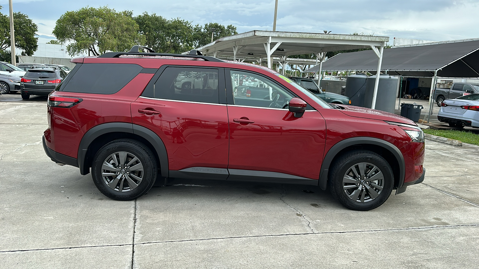 2024 Nissan Pathfinder SV 9