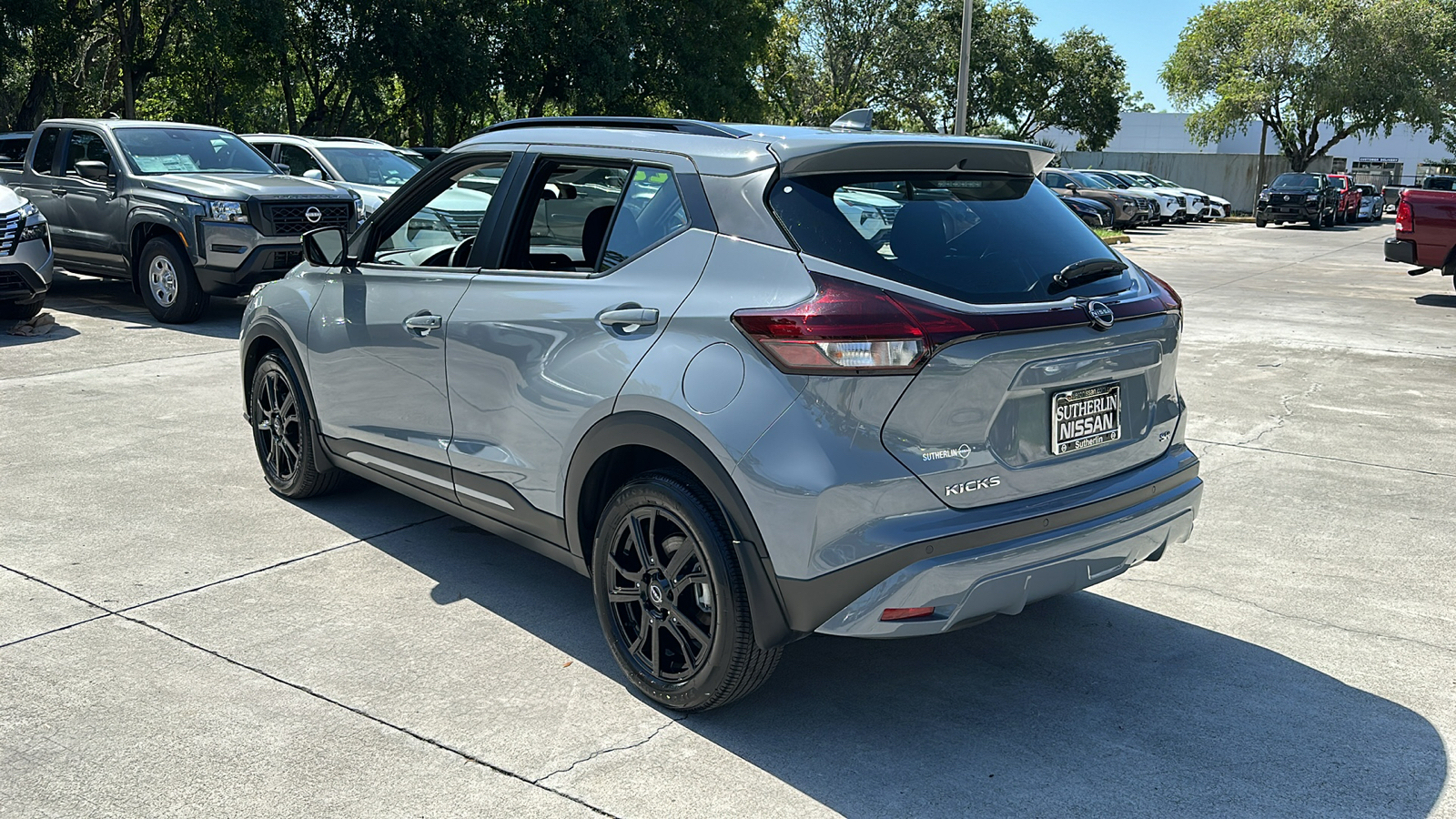 2022 Nissan Kicks SR 6