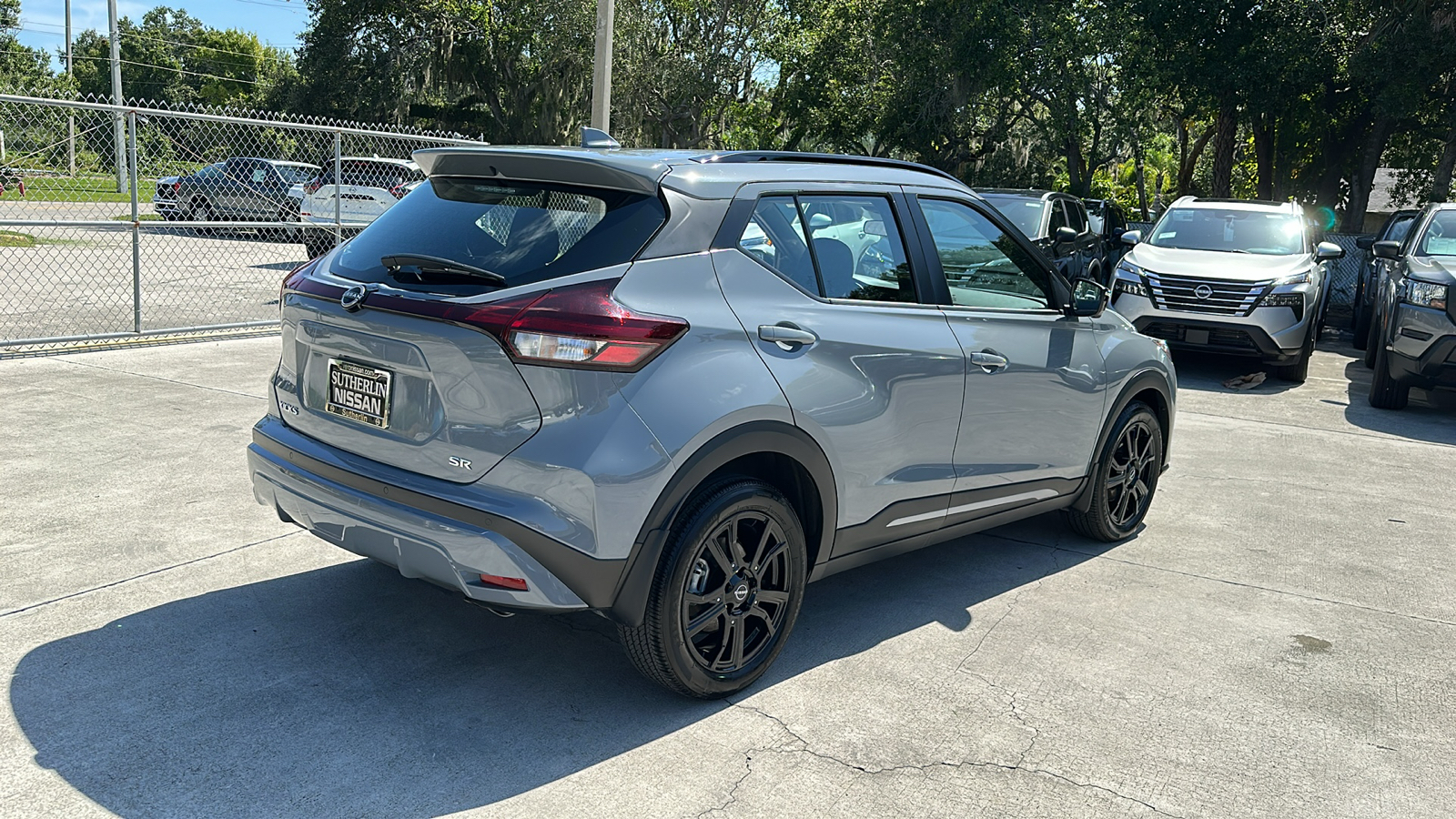 2022 Nissan Kicks SR 8