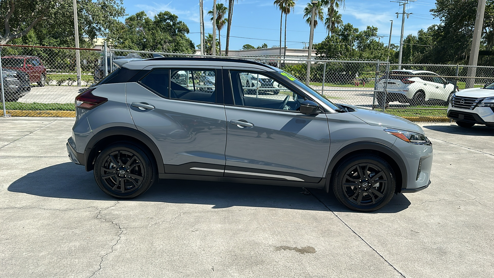 2022 Nissan Kicks SR 9