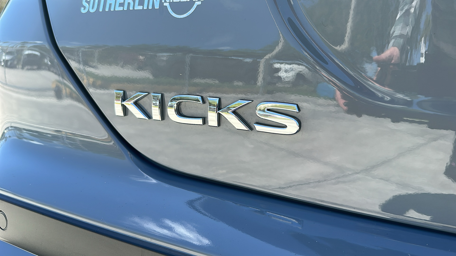 2022 Nissan Kicks SR 10