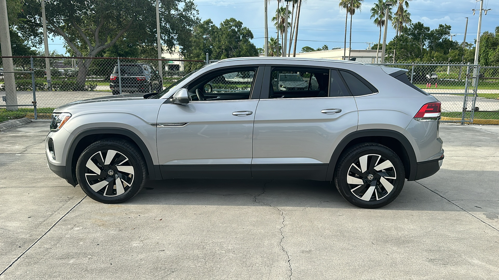 2024 Volkswagen Atlas Cross Sport 2.0T SE w/Technology 5