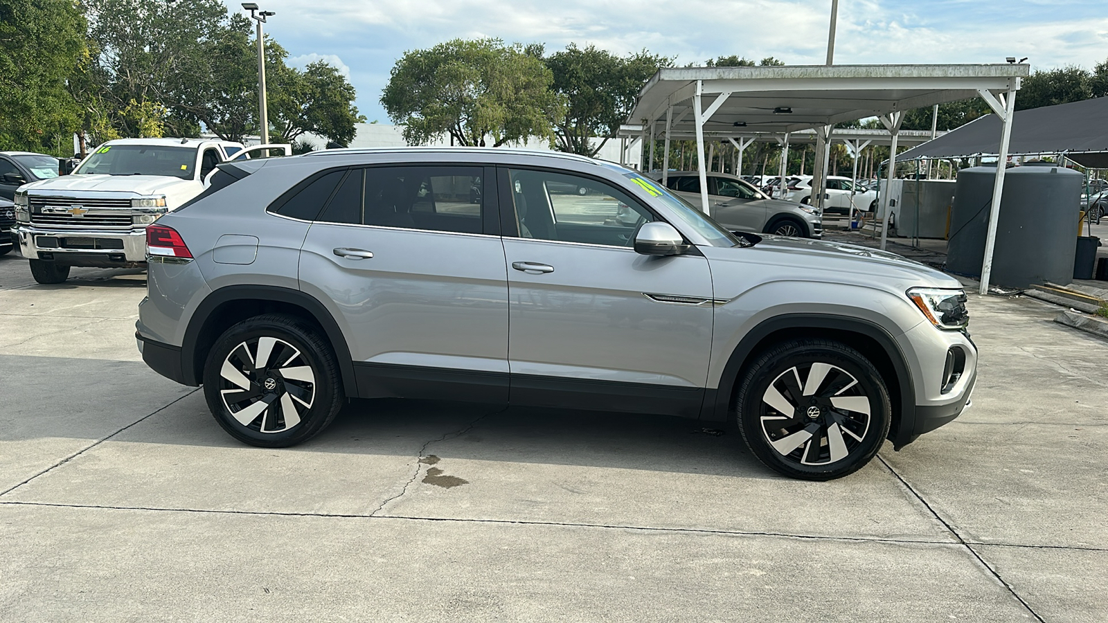 2024 Volkswagen Atlas Cross Sport 2.0T SE w/Technology 9