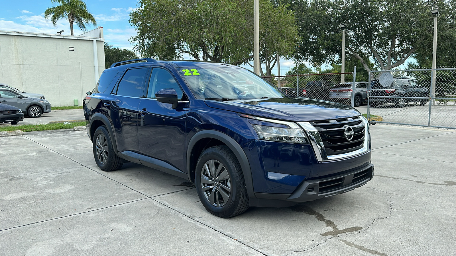 2022 Nissan Pathfinder SV 1