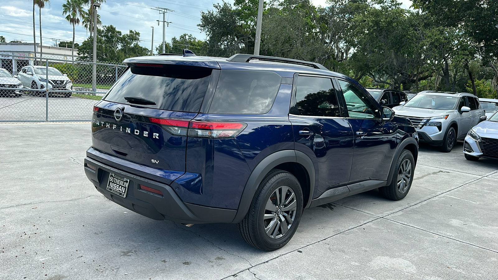 2022 Nissan Pathfinder SV 8