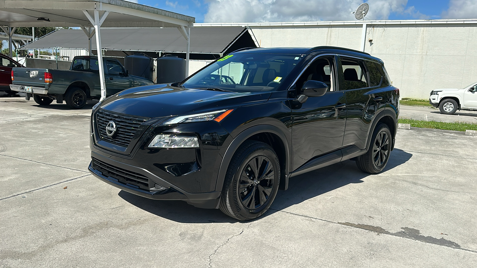 2023 Nissan Rogue SV 4