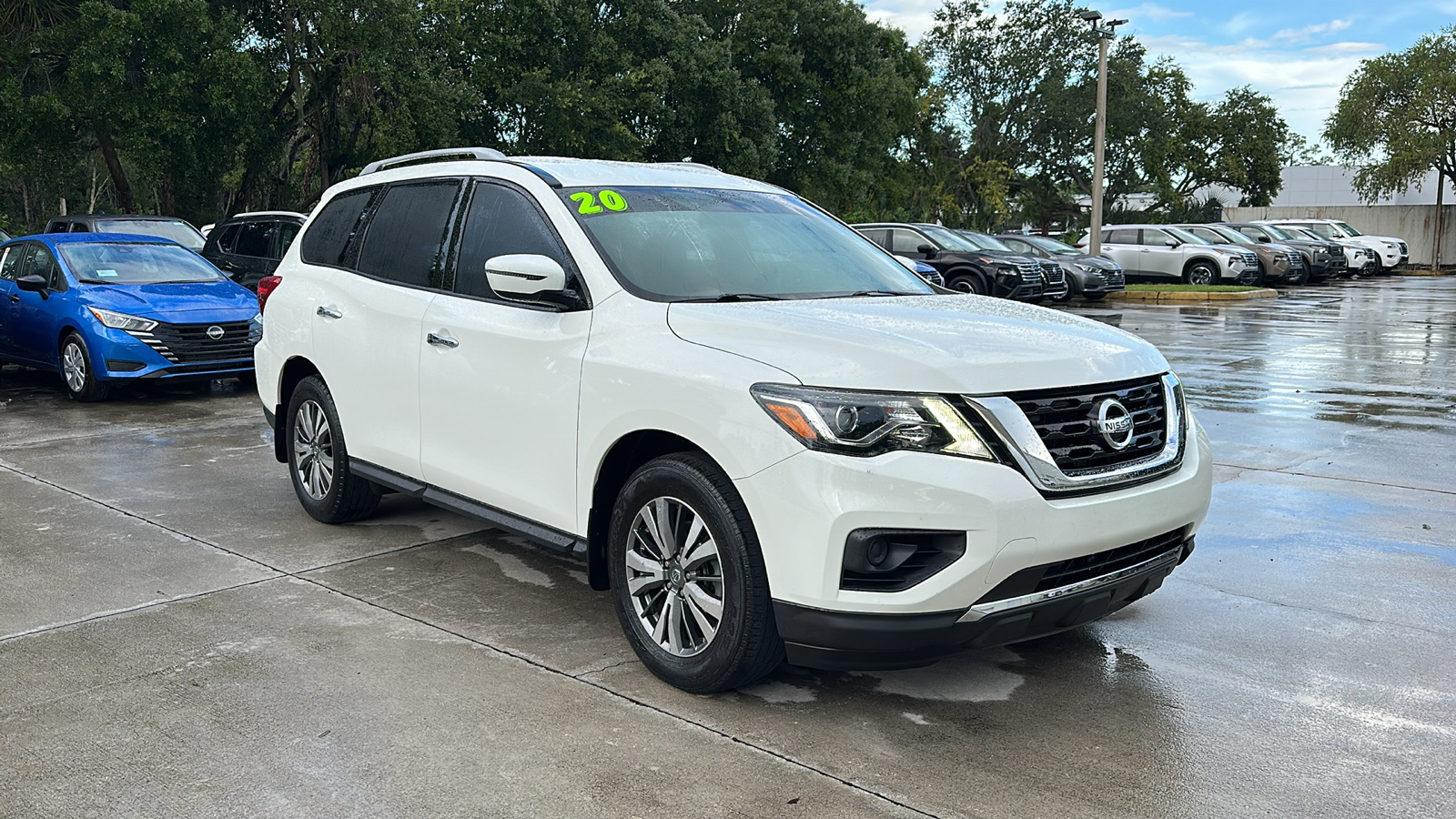 2020 Nissan Pathfinder S 1