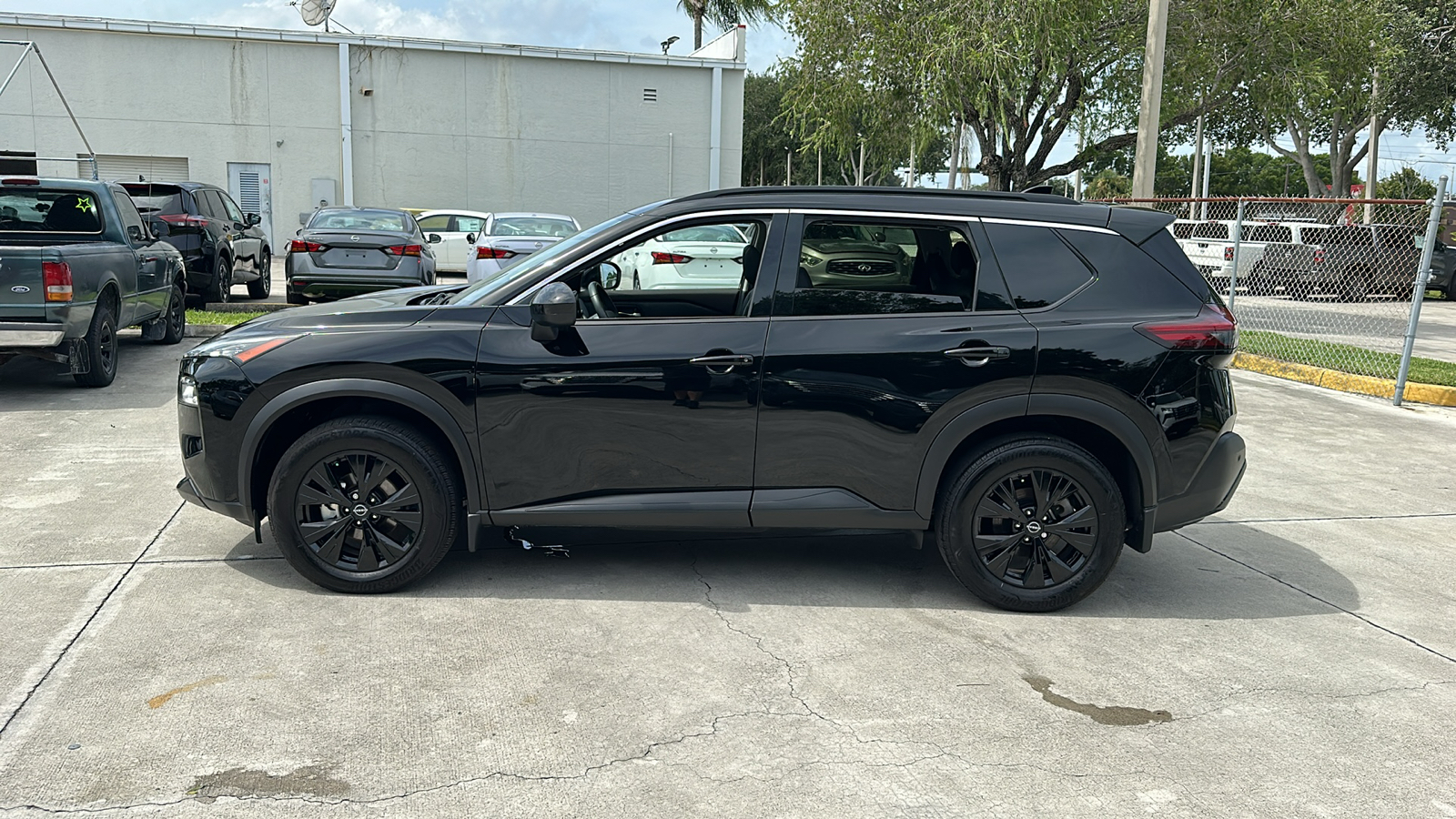 2024 Nissan Rogue SV 4