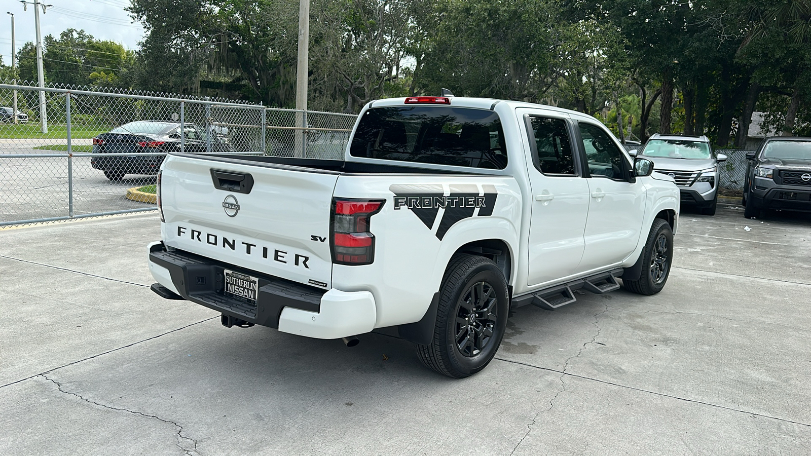 2023 Nissan Frontier SV 8