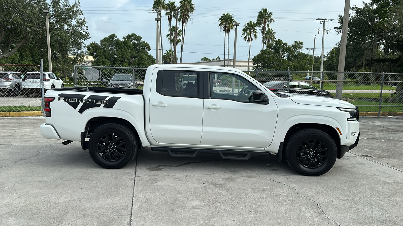 2023 Nissan Frontier SV 9