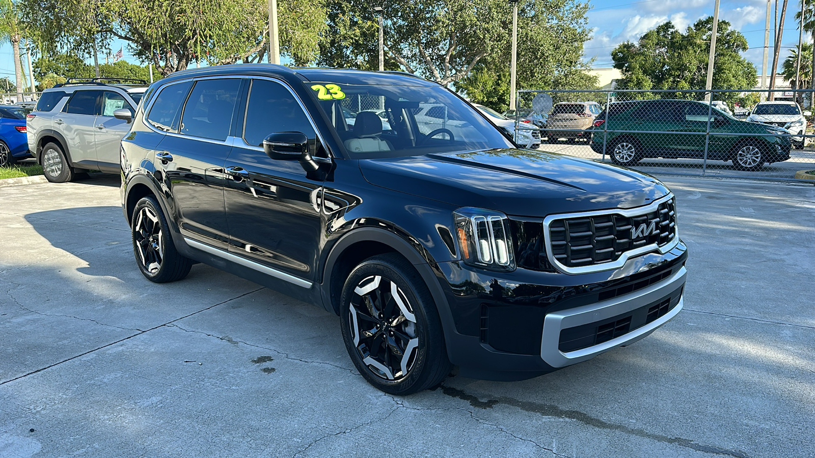 2023 Kia Telluride S 1