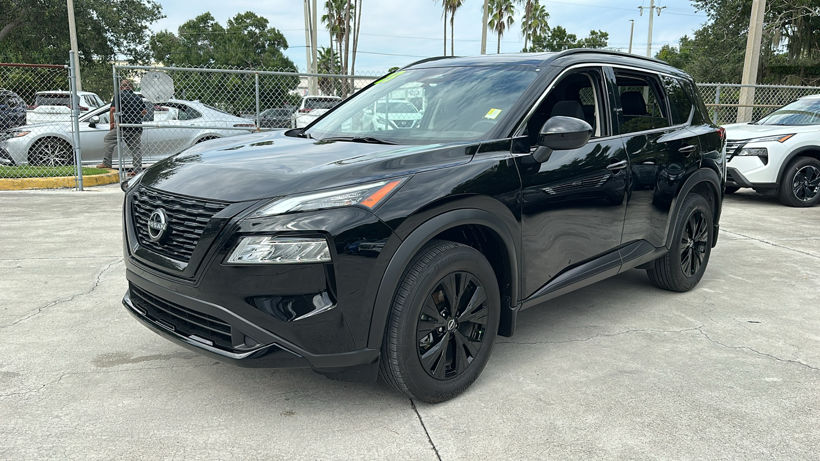 2023 Nissan Rogue SV 4