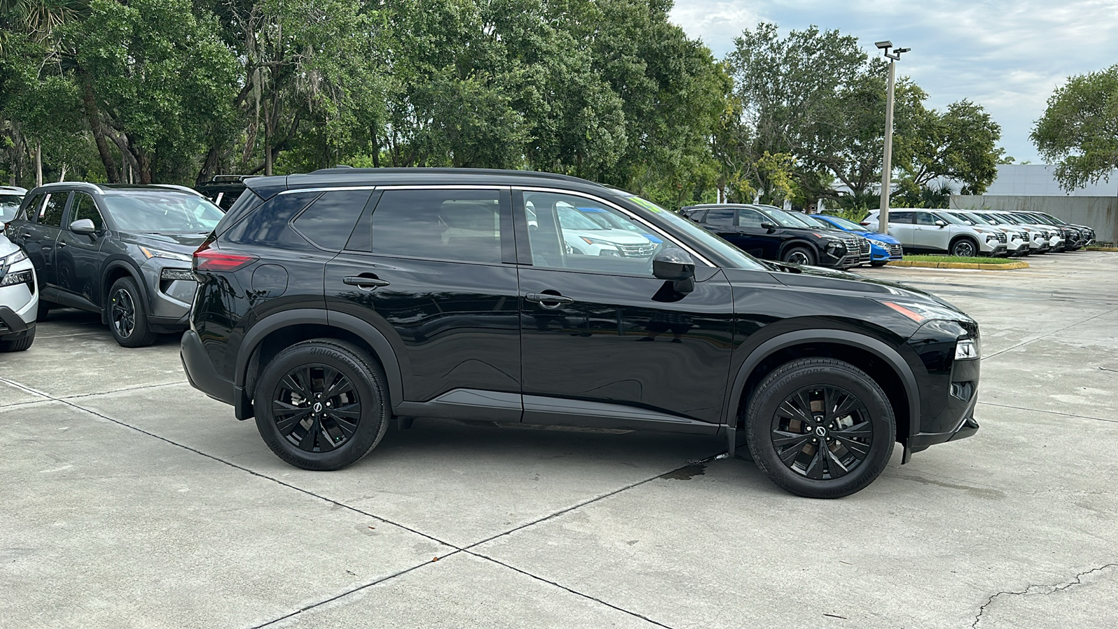 2023 Nissan Rogue SV 9