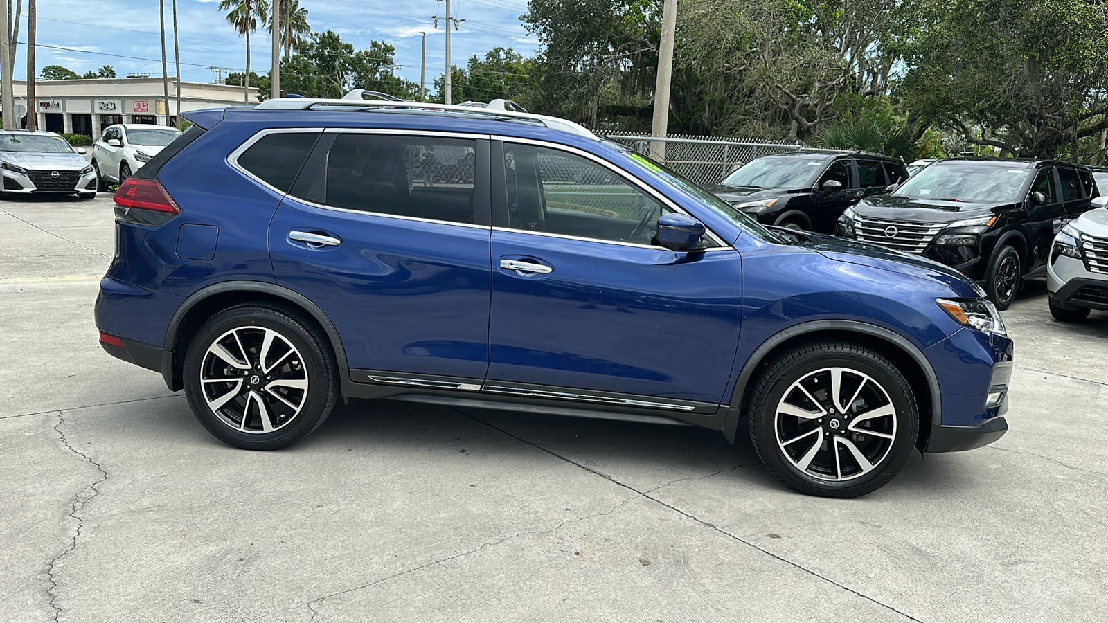 2018 Nissan Rogue SL 9