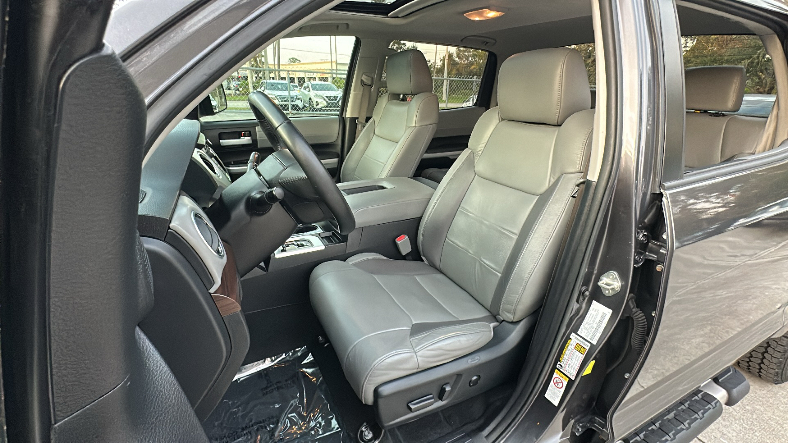 2018 Toyota Tundra 4WD Platinum 32