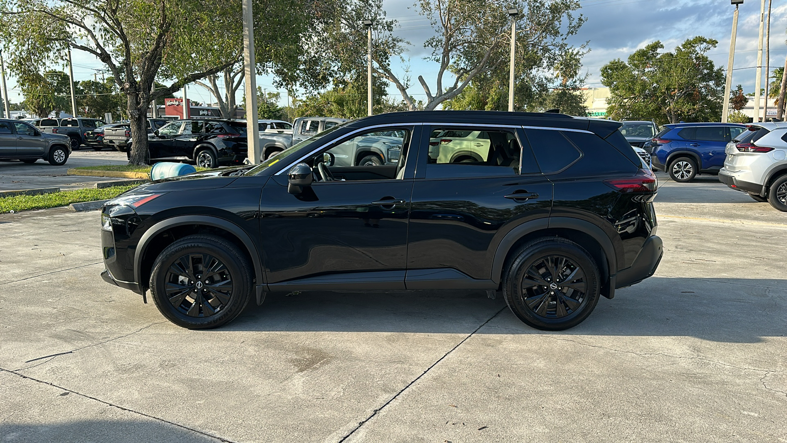 2023 Nissan Rogue SV 5