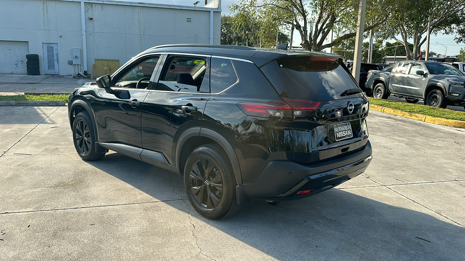 2023 Nissan Rogue SV 6